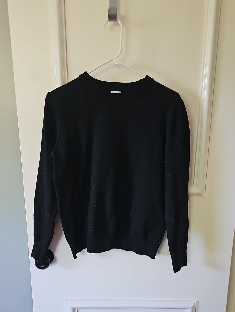 Women's Black Crewneck Sweater - Classic Knit